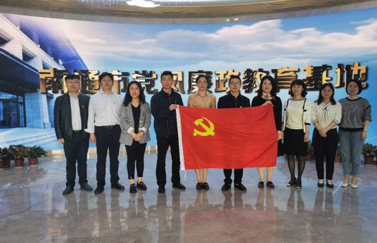 E:\桌面\合影1.jpg