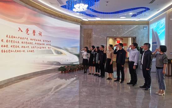 E:\桌面\合影2.jpg